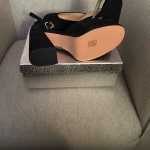 Chic Black Heels with Gold Detail